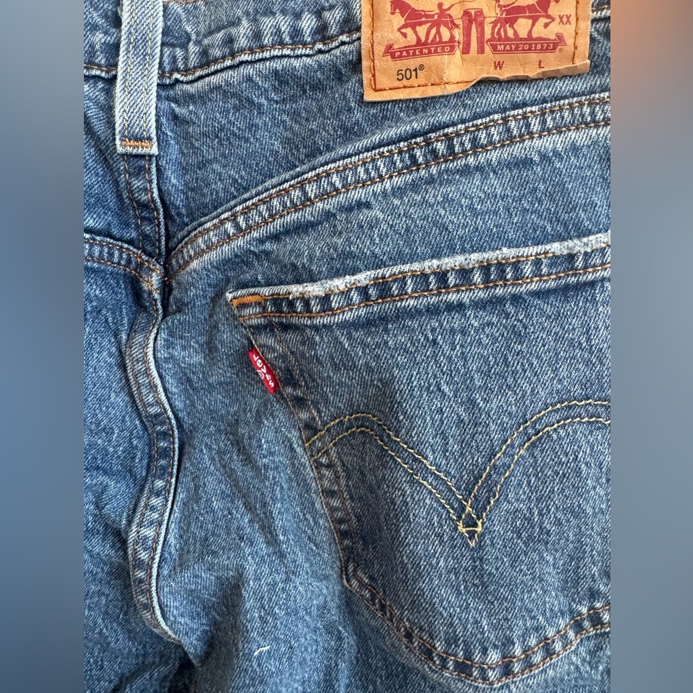 LEVIS 501 Classic Straight Leg Denim Button Fly Jeans Size 27/30 - Picture 5 of 8
